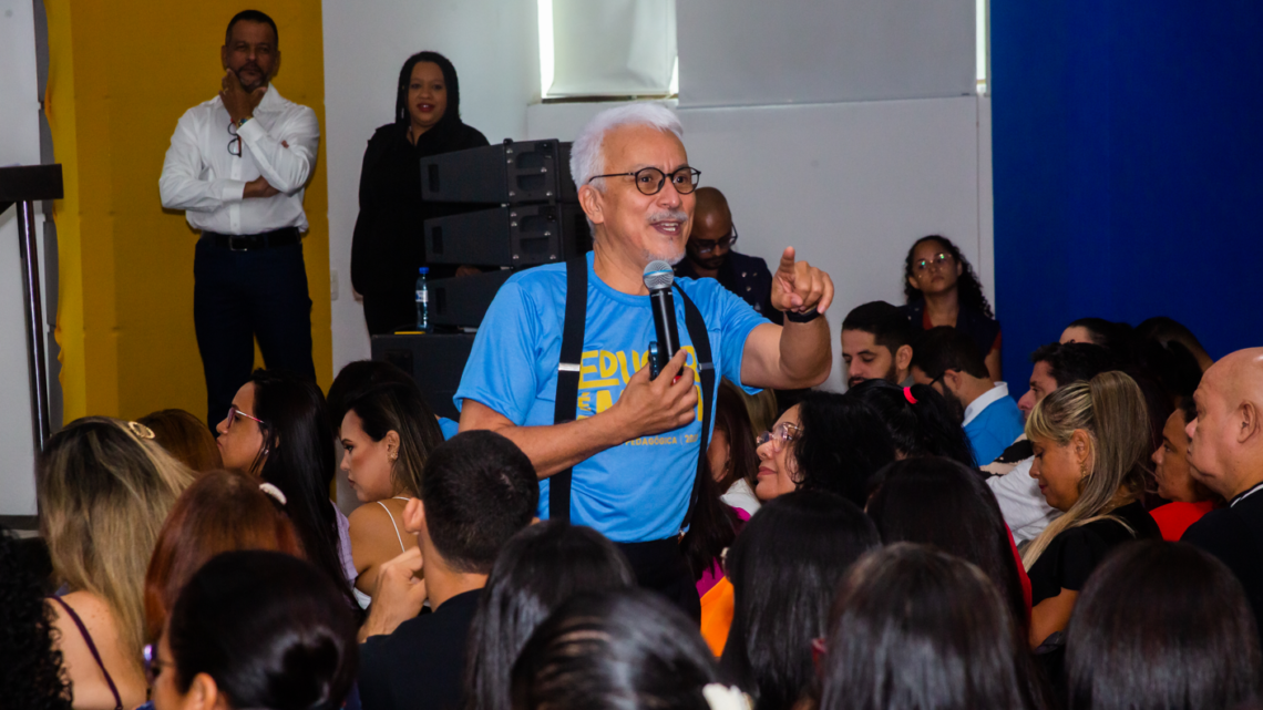 Prefeitura de Maceió realiza evento para enfatizar as competências socioemocionais na educação, com os materiais aplicados pela Inteligência Educacional.